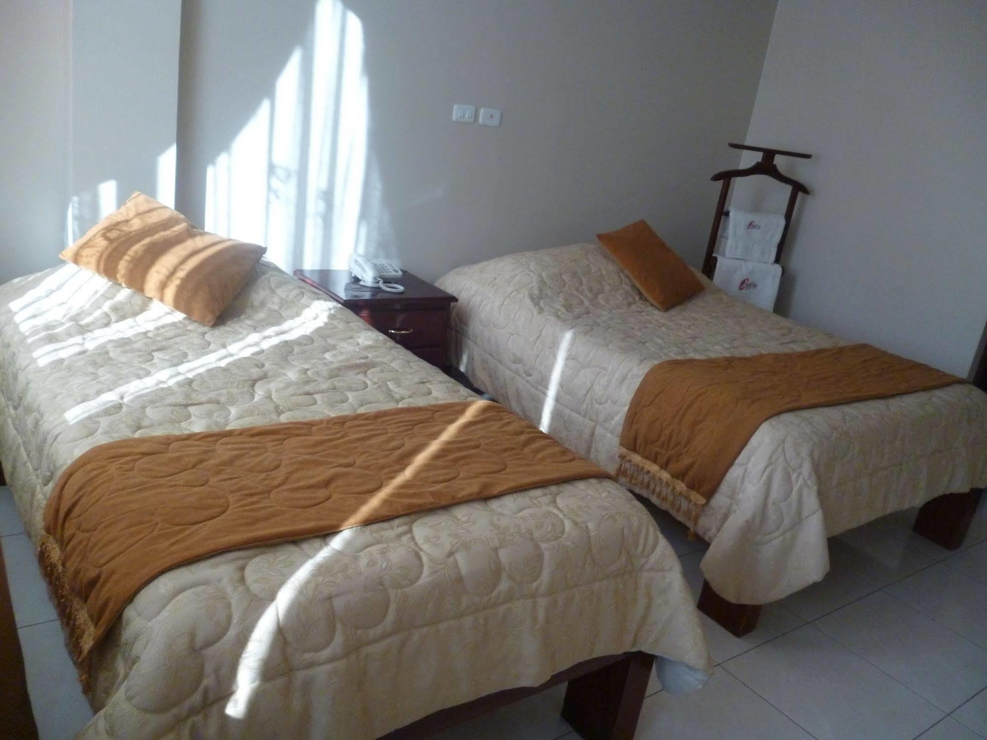Hostal Fevilamir Ibarra Esterno foto
