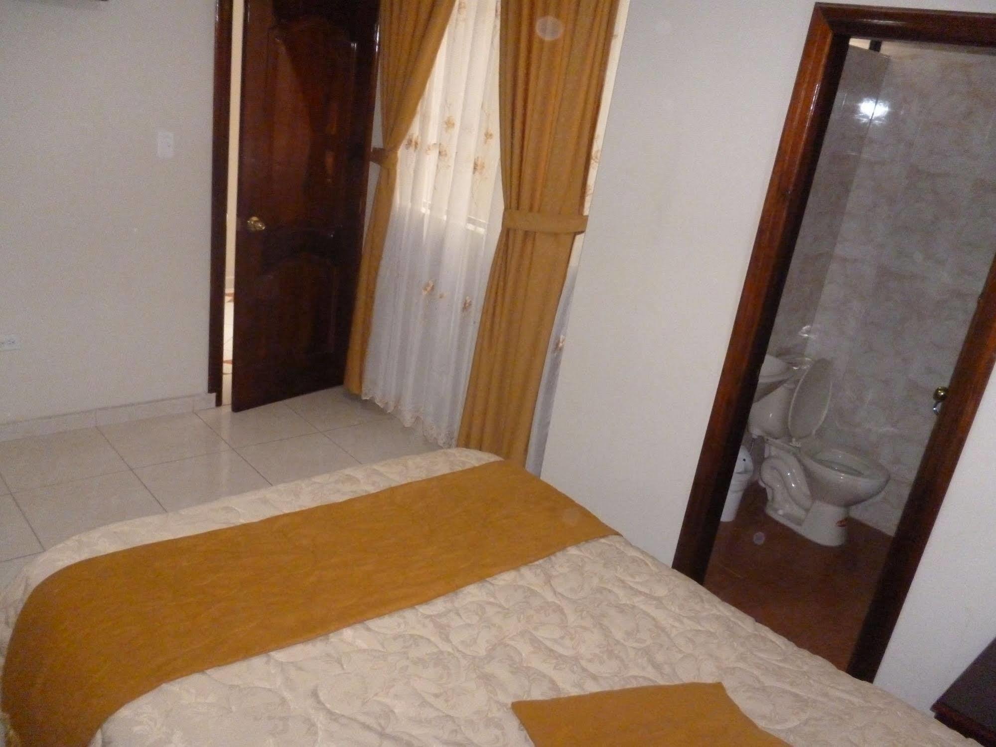 Hostal Fevilamir Ibarra Esterno foto