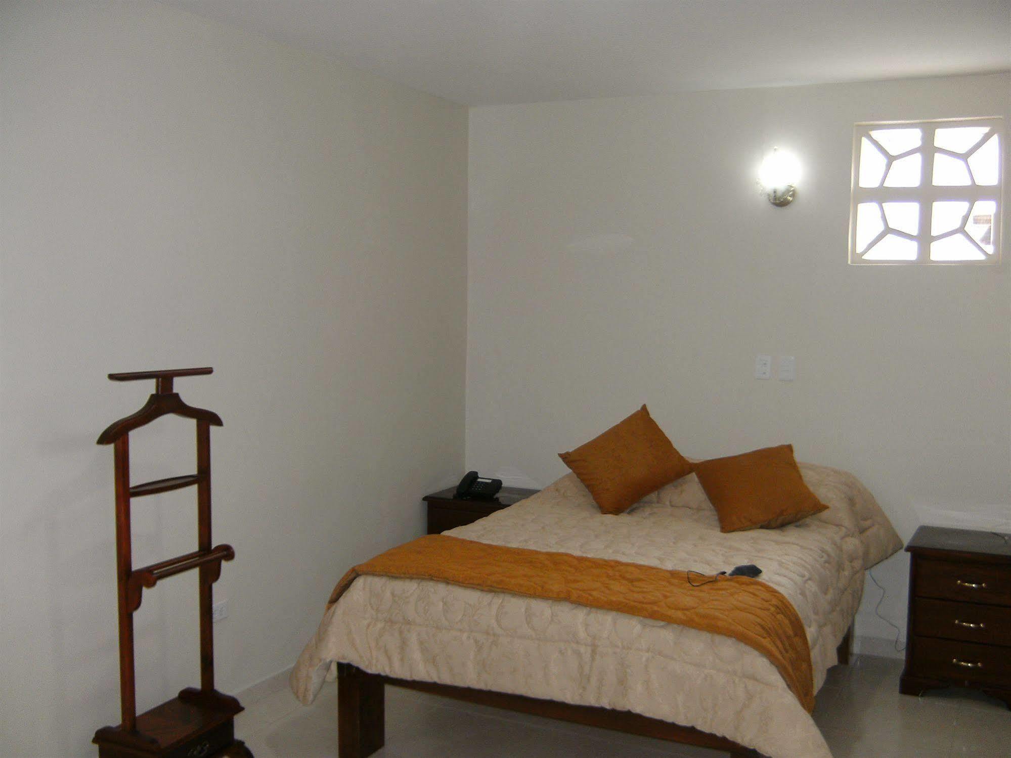 Hostal Fevilamir Ibarra Esterno foto