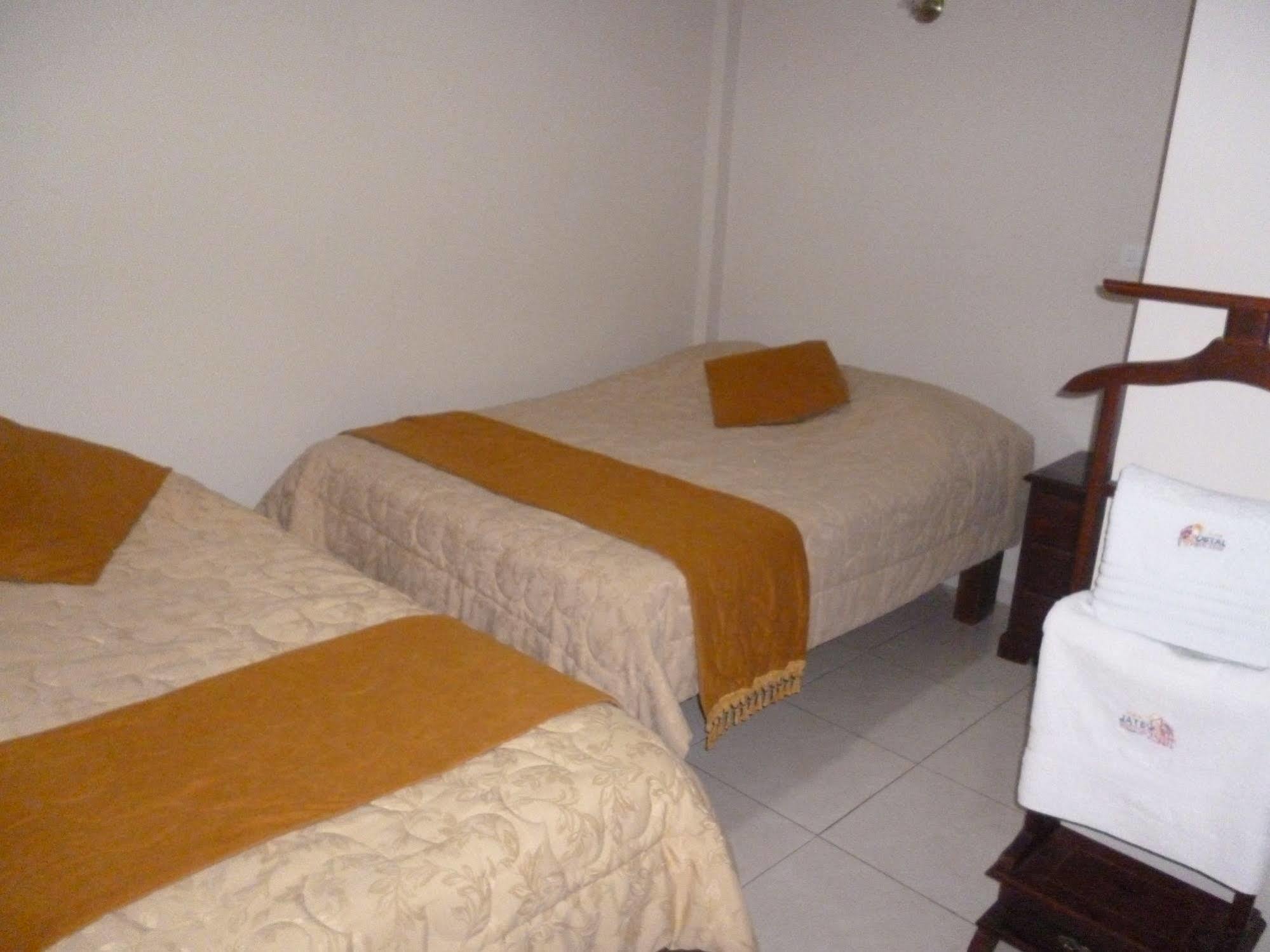 Hostal Fevilamir Ibarra Esterno foto