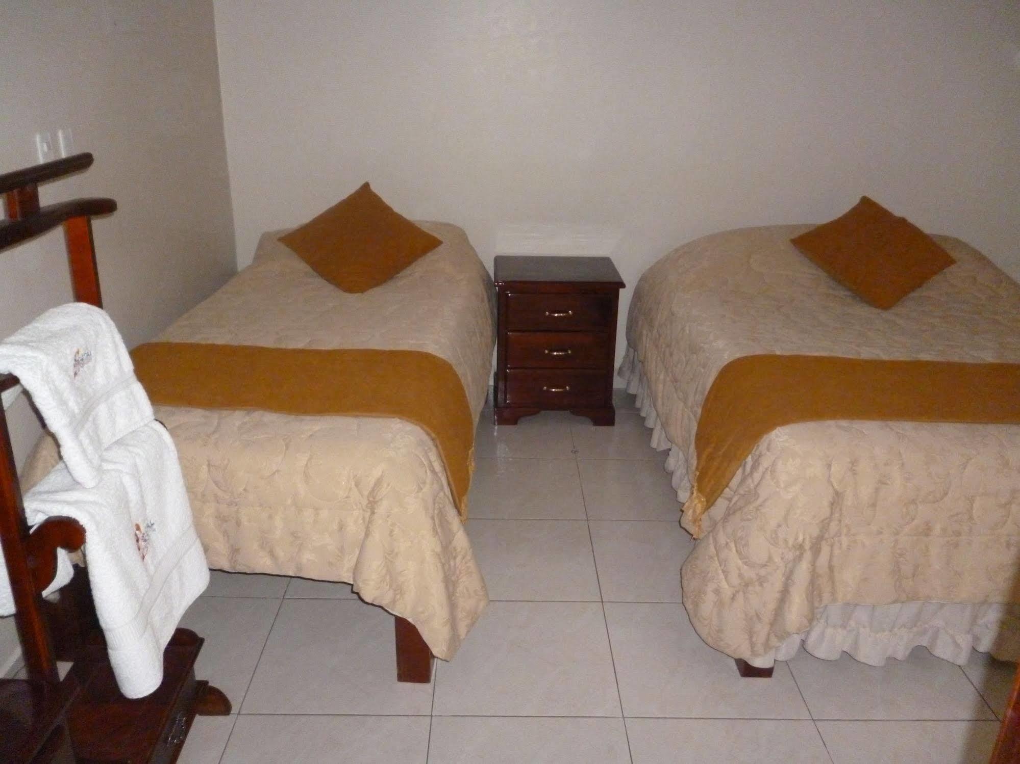 Hostal Fevilamir Ibarra Esterno foto